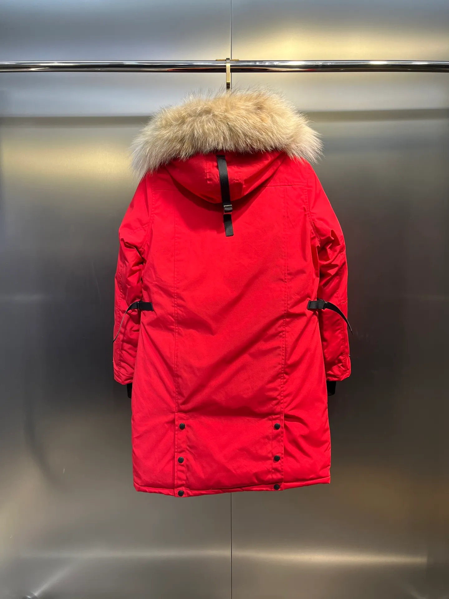 P860 🇨🇦CANADA GOOSE 12 women's models, factory direct supply: supplying global purchasing agents, micro-businesses, entities, Tmall, high-end stalls and studios, free shipping! Trillium Parka Women's 12 "popular" women's models are chosen by Arctic and Antarctic scientific expedition teams as winter wear, the Rolls-Royce of down jackets. ➖ Industry-leading anti-counterfeiting chip sensing. ➖ Imported Behringer embroidery machines and customized embroidery labels, the highest level and industry leading. ➖ Imported Korean 21-count polyester-cotton blended original fabric, TC85 waterproof coated fabric, water-repellent, windproof and wear-resistant. ➖ The new national standard 80 white duck down is filled with an average of 520 grams of down. The amount of down filled is industry-leading. ➖ 100% nylon lon lining with double double-layer sealing design to prevent velvet running, seamless thread design on cuffs! ➖ Western Canadian Green Wolf Collar. ➖ Yoshida YKK provides original factory-customized electroplated sliders. YKK two-way lockable zippers are tight and smooth and do not peel off paint. ➖ 3M composite Velcro is durable and the accessories and hardware are all custom-made. Note: Our copywriting is only simple and clear. Instead of bragging about the copywriting, it is better to compare and understand with samples. Only for the purest, most focused, most professional, highest quality, and most cost-effective!  SIZE:S-XXL